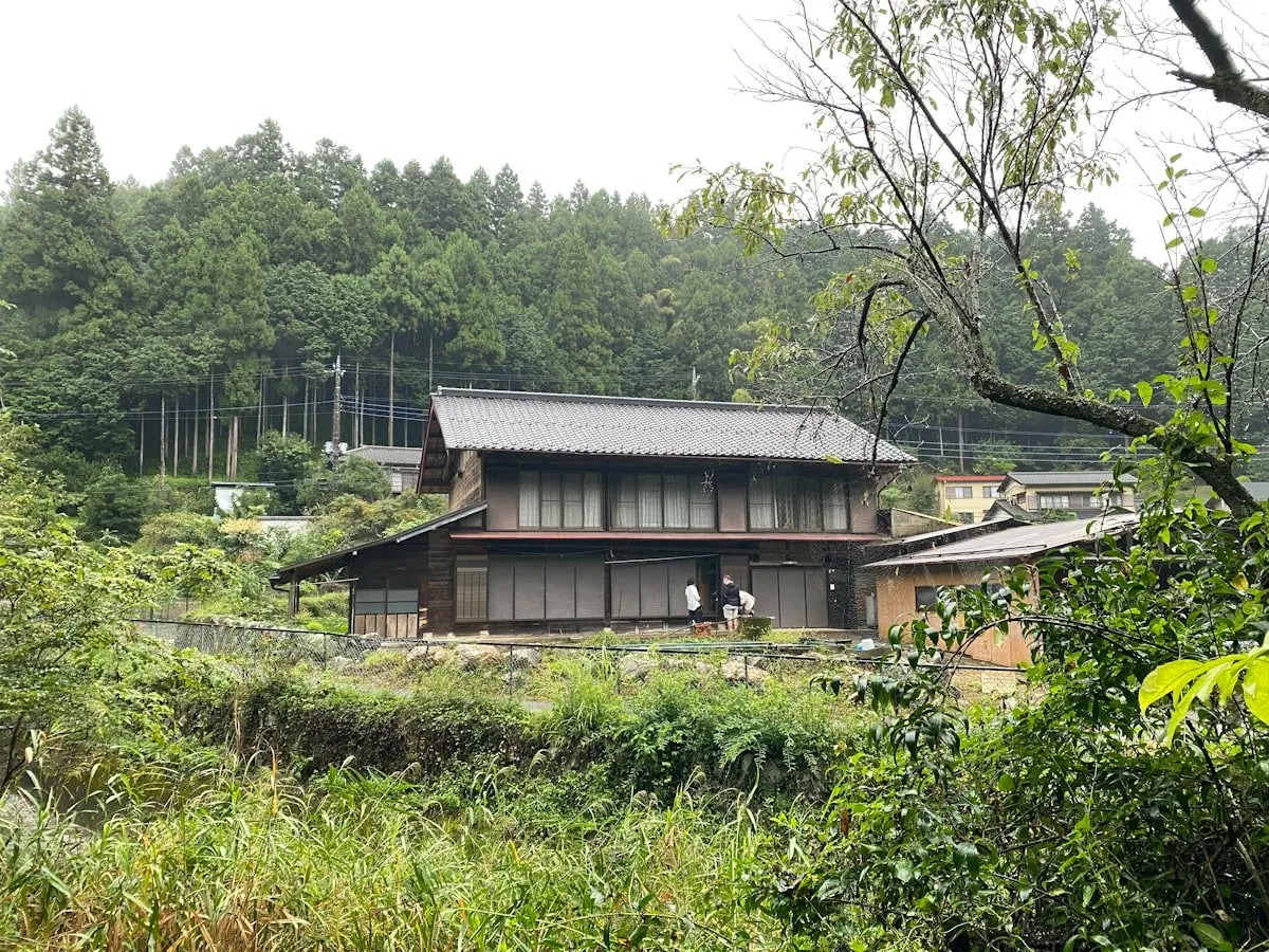 山あいの古民家