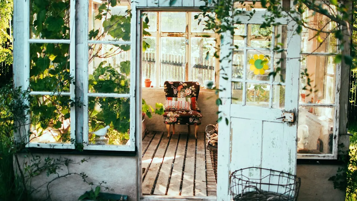庭の物置小屋
